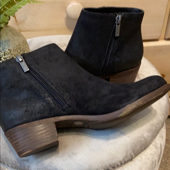 NEW Lucky Brand “Balexa” Leather Boots. Never worn! - Picture 7 of 12